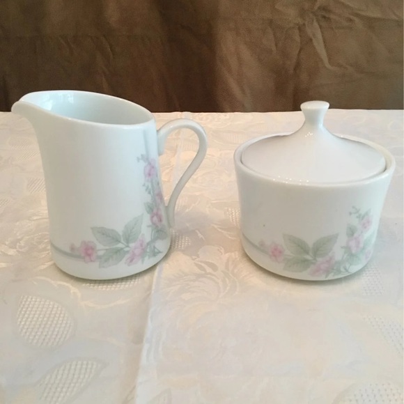 Correlle Sugar and Creamer Set - Picture 1 of 5